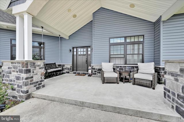 410 WALNUTTOWN RD, Fleetwood, PA 19522