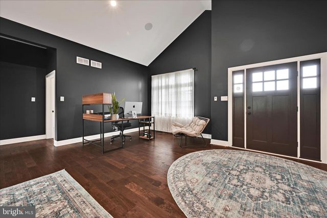 410 WALNUTTOWN RD, Fleetwood, PA 19522
