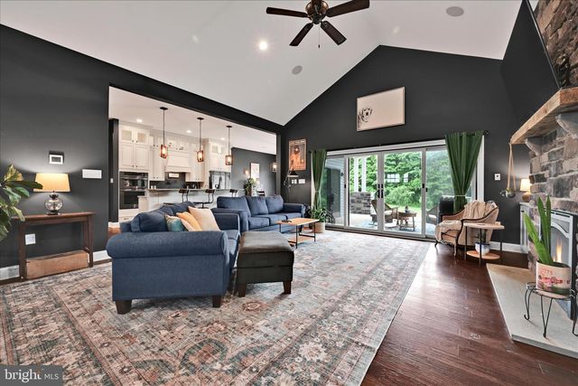 410 WALNUTTOWN RD, Fleetwood, PA 19522