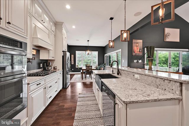 410 WALNUTTOWN RD, Fleetwood, PA 19522