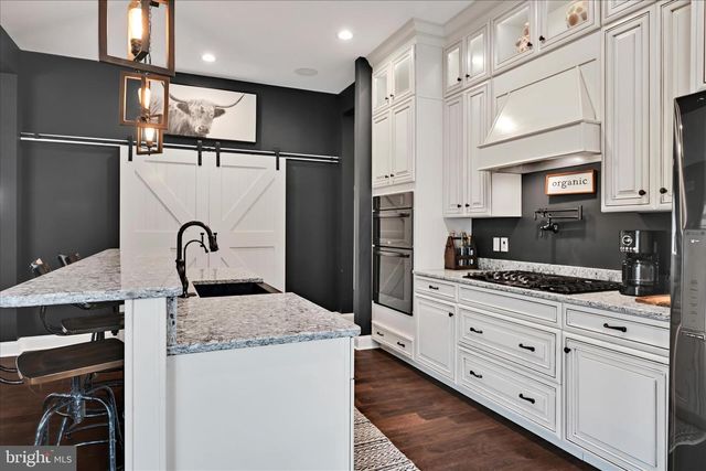 410 WALNUTTOWN RD, Fleetwood, PA 19522