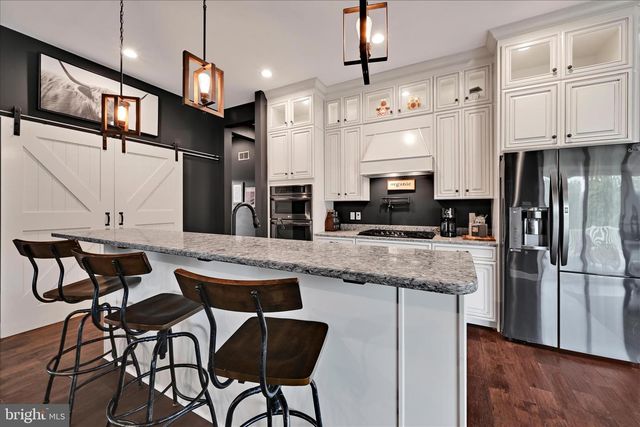 410 WALNUTTOWN RD, Fleetwood, PA 19522