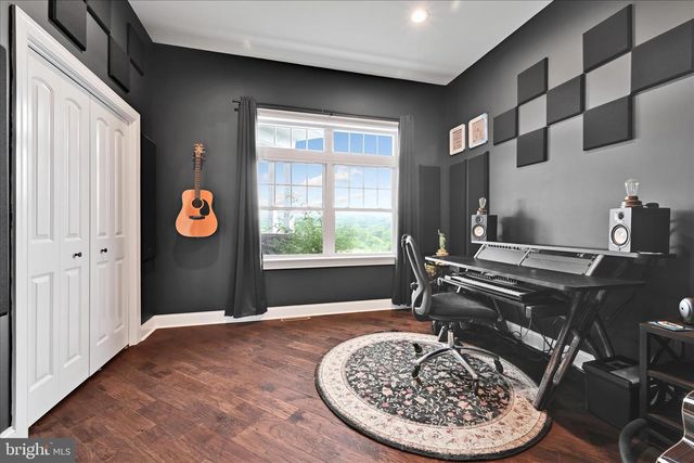 410 WALNUTTOWN RD, Fleetwood, PA 19522