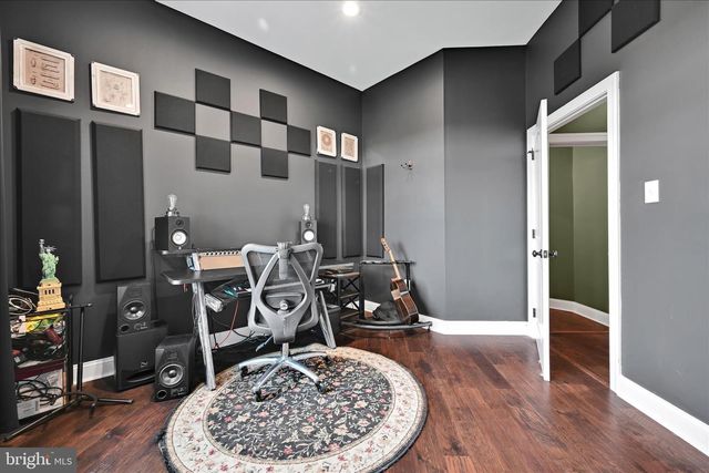 410 WALNUTTOWN RD, Fleetwood, PA 19522
