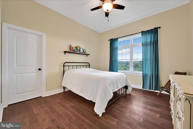 410 WALNUTTOWN RD, Fleetwood, PA 19522