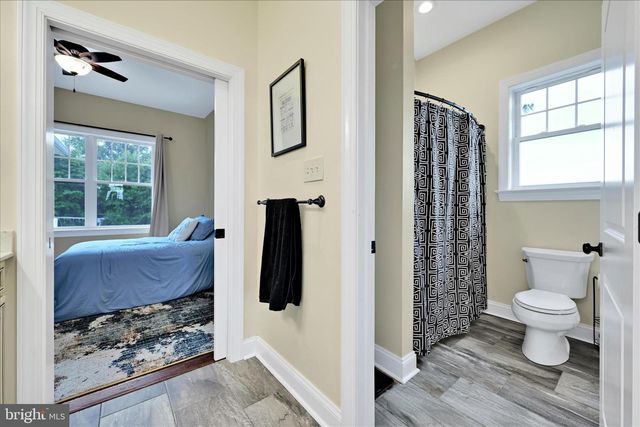 410 WALNUTTOWN RD, Fleetwood, PA 19522