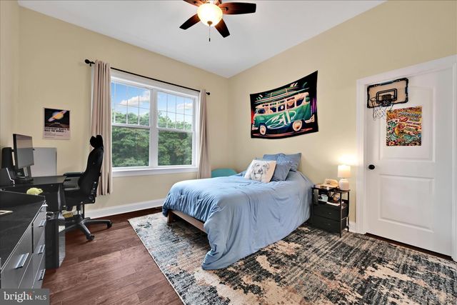 410 WALNUTTOWN RD, Fleetwood, PA 19522