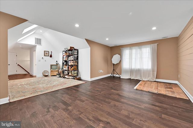 410 WALNUTTOWN RD, Fleetwood, PA 19522