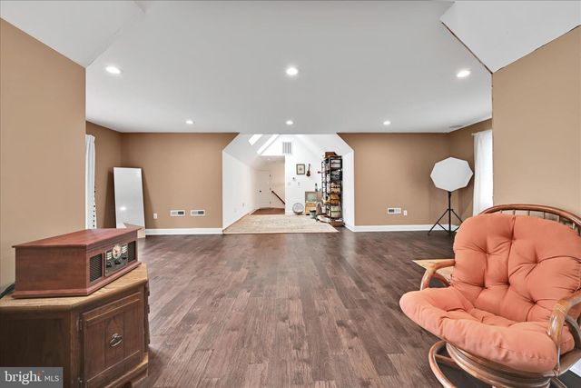410 WALNUTTOWN RD, Fleetwood, PA 19522