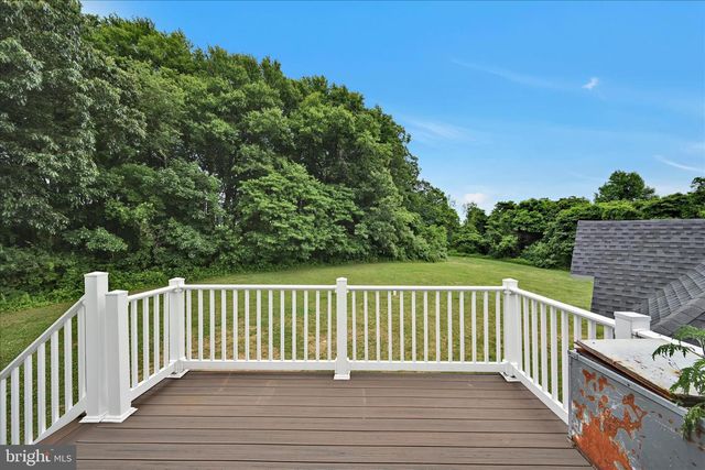 410 WALNUTTOWN RD, Fleetwood, PA 19522