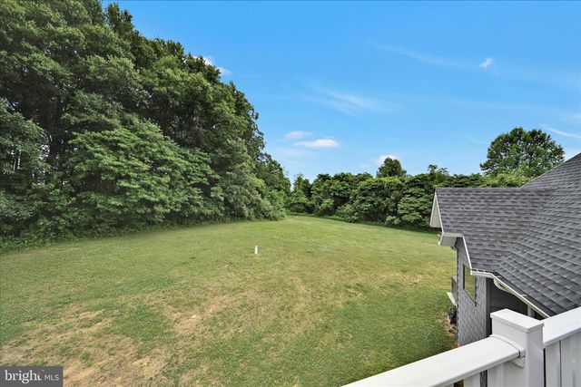 410 WALNUTTOWN RD, Fleetwood, PA 19522