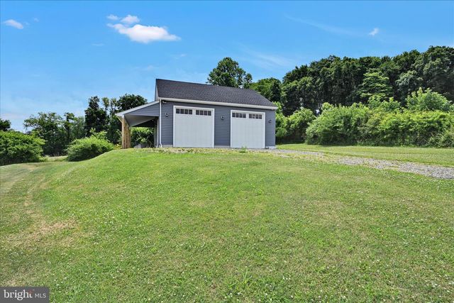 410 WALNUTTOWN RD, Fleetwood, PA 19522