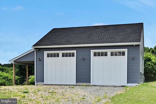 410 WALNUTTOWN RD, Fleetwood, PA 19522