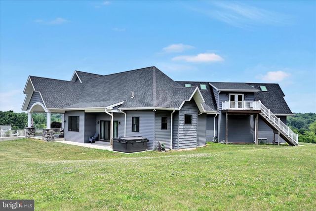410 WALNUTTOWN RD, Fleetwood, PA 19522