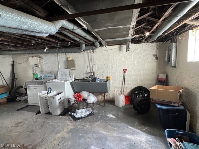899 Lawton Street, Akron, OH 44320