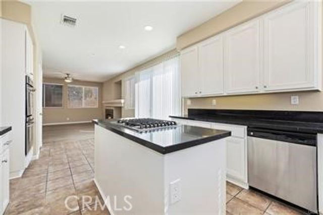 14845 Shetland, Fontana, CA 92336