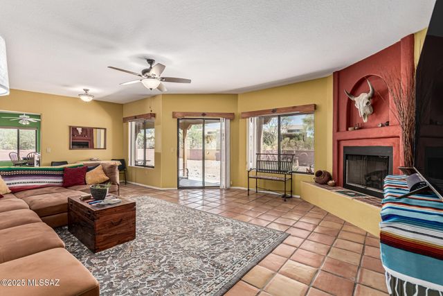 993 W Placita Agradable, Green Valley, AZ 85614