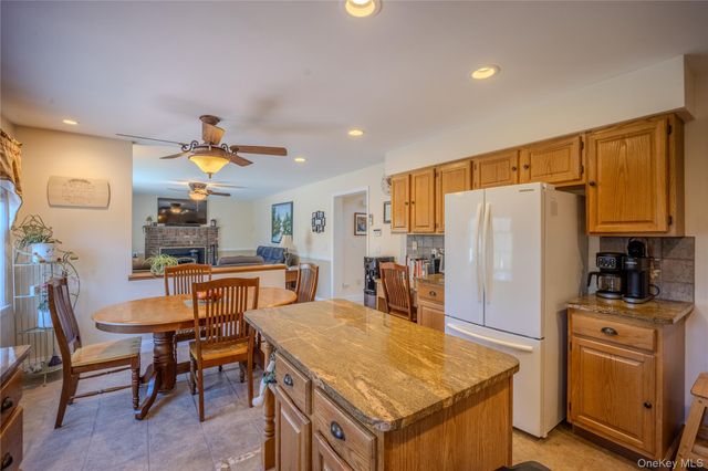 98 Leo Lane, Poughquag, NY 12570