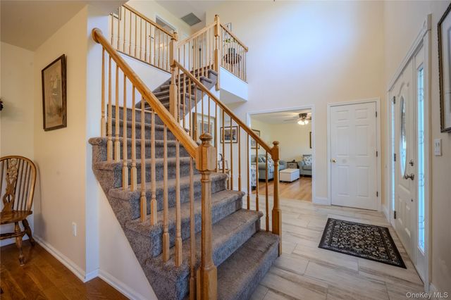 98 Leo Lane, Poughquag, NY 12570
