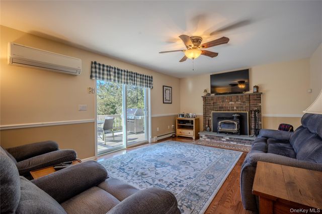 98 Leo Lane, Poughquag, NY 12570