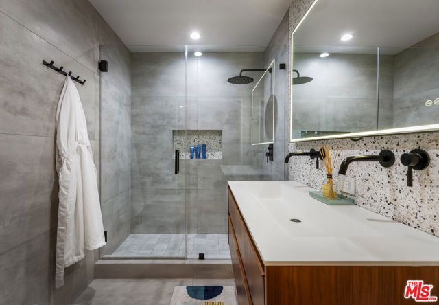 5749 Valley Oak Drive, Los Angeles, CA 90068