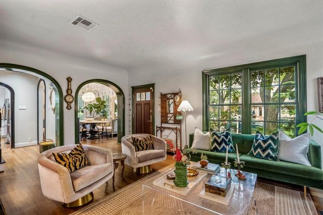 2248 Robinhood Street, Houston, TX 77005