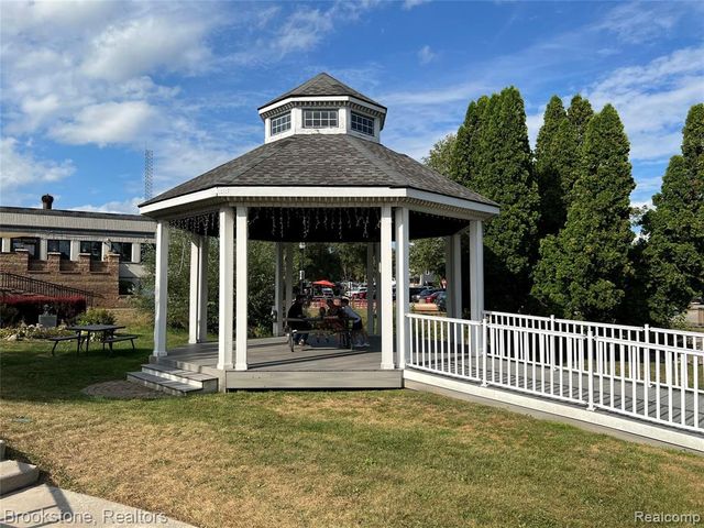 400 E Flint Street, Lake Orion, MI 48362