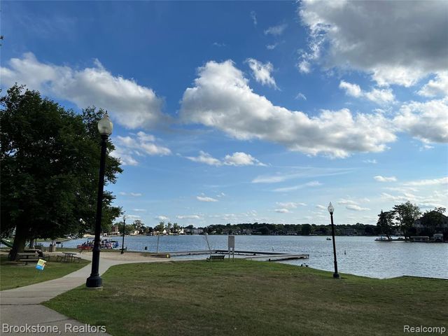 400 E Flint Street, Lake Orion, MI 48362