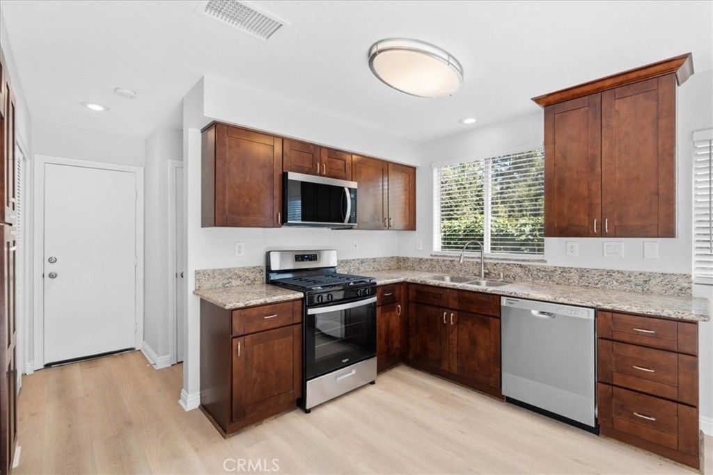 Image 6 of property listing at 821 Limelite, Corona, CA 92878