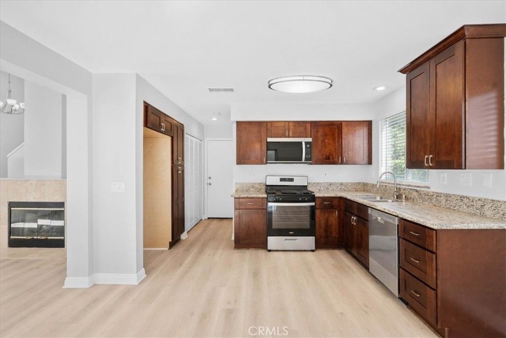 Image 8 of property listing at 821 Limelite, Corona, CA 92878