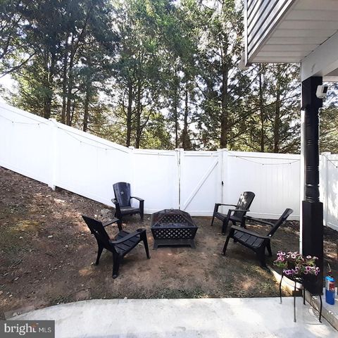 25 TALL OAKS DR, Pottsville, PA 17901