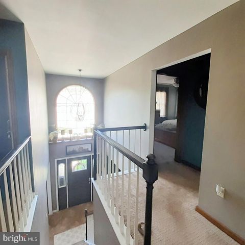 25 TALL OAKS DR, Pottsville, PA 17901