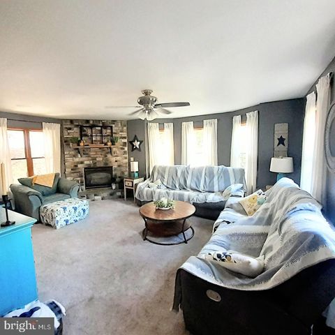 25 TALL OAKS DR, Pottsville, PA 17901