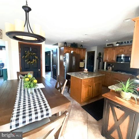 25 TALL OAKS DR, Pottsville, PA 17901