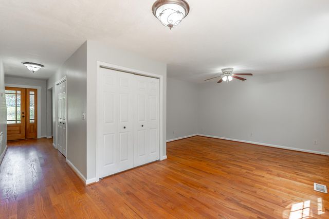 957 Lower Mill Rd Road, Hixson, TN 37343