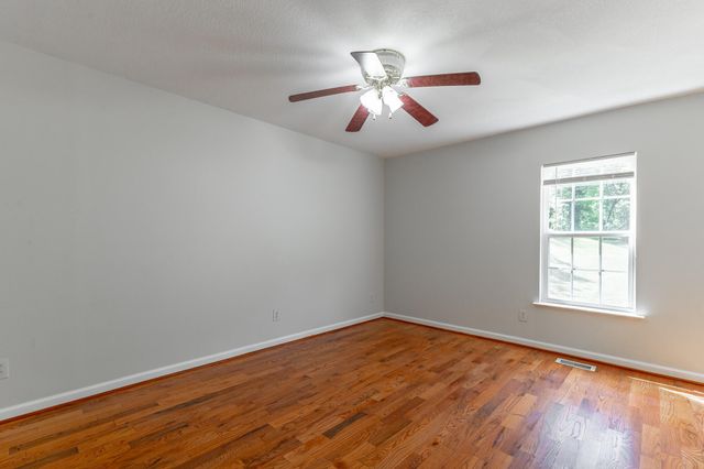 957 Lower Mill Rd Road, Hixson, TN 37343