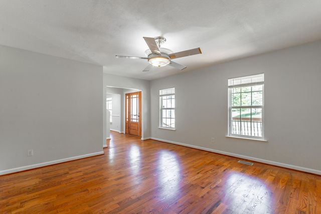 957 Lower Mill Rd Road, Hixson, TN 37343