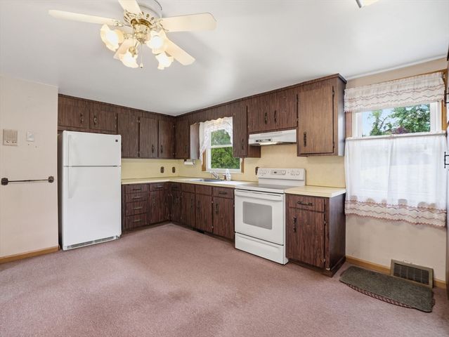 48 Pinedale Ave, Billerica, MA 01821