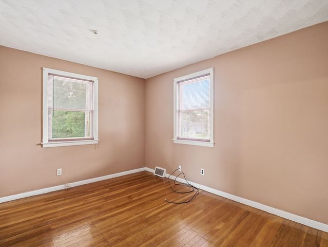 48 Pinedale Ave, Billerica, MA 01821
