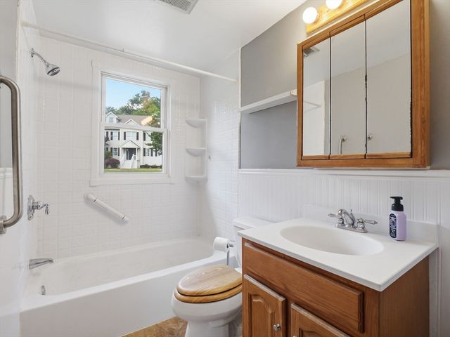 48 Pinedale Ave, Billerica, MA 01821