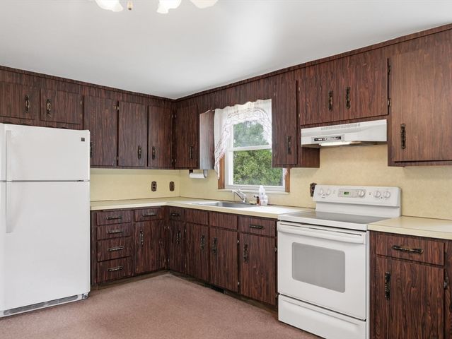 48 Pinedale Ave, Billerica, MA 01821