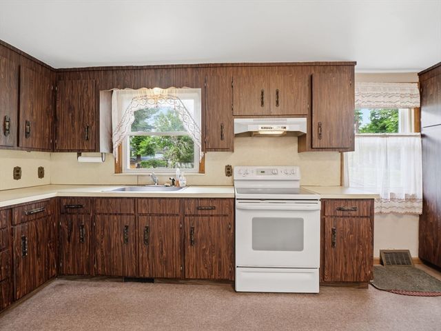48 Pinedale Ave, Billerica, MA 01821