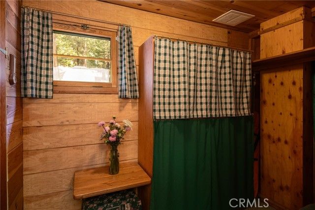 629 Lodge Lane, Twin Peaks, CA 92391