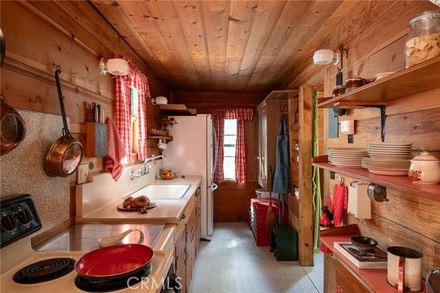 629 Lodge Lane, Twin Peaks, CA 92391