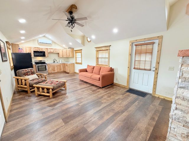 845 Lakeview Road, Galatia, IL 62935