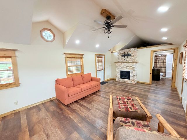 845 Lakeview Road, Galatia, IL 62935