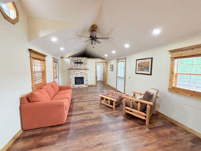 845 Lakeview Road, Galatia, IL 62935