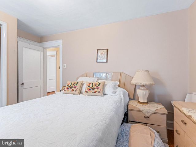 257 LONG LN, Upper Darby, PA 19082