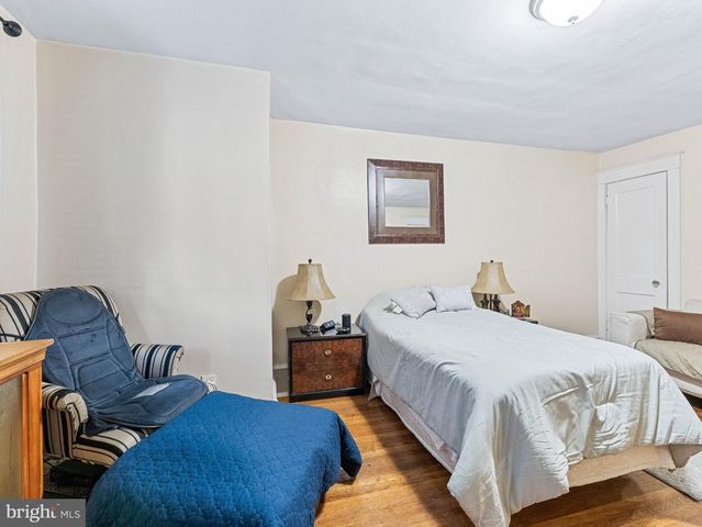 257 LONG LN, Upper Darby, PA 19082