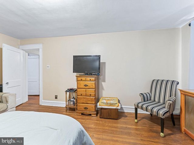 257 LONG LN, Upper Darby, PA 19082